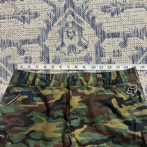 VTG Y2K Fox Racing Camo Shorts Womens Grunge Affliction Style SZ 9 - Picture 5 of 6